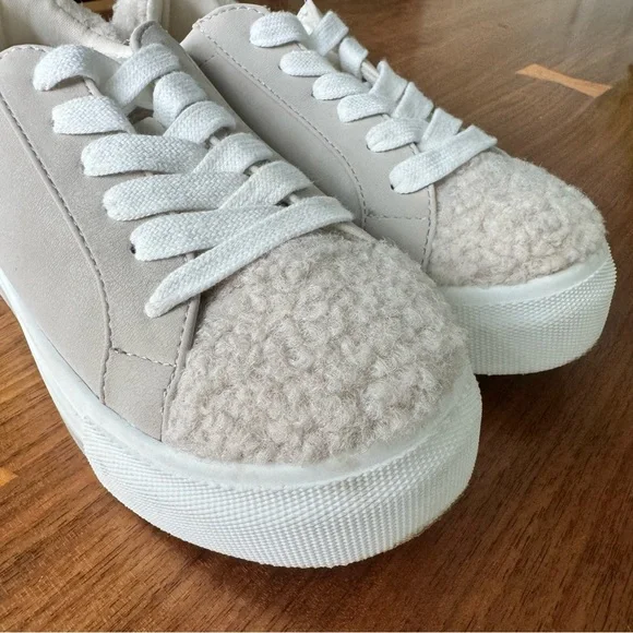 Treasure & Bond Kid’s Kamila Cozy Faux Fur Trim Sneaker. Size Kid’s 13. - Picture 5 of 14